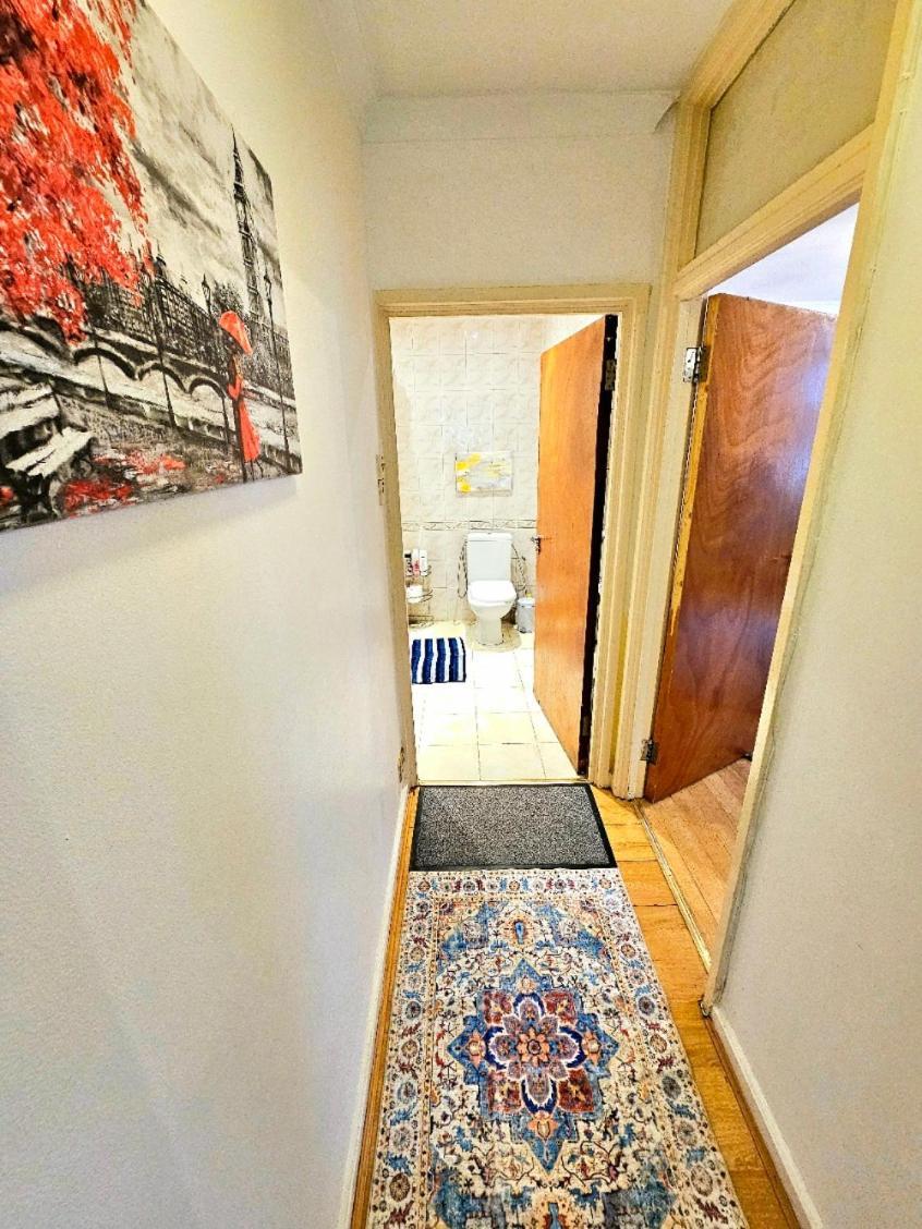 Bright & Spacious In Building With Lift, Right Next To Bayswater Station - Walk To Kensington Palace, Hyde Park, Little Venice & Notting Hill Londres