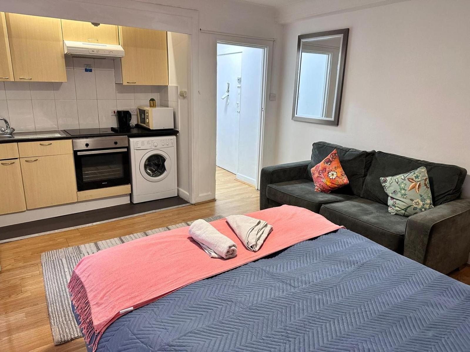 Apartment Family Studio In Central *