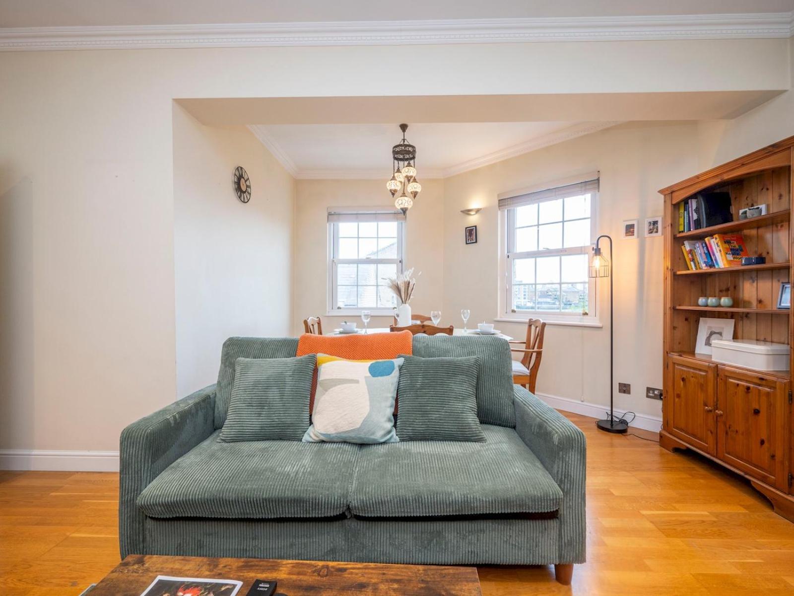 Gated Riverside Se16 With Parking Pass The Keys London