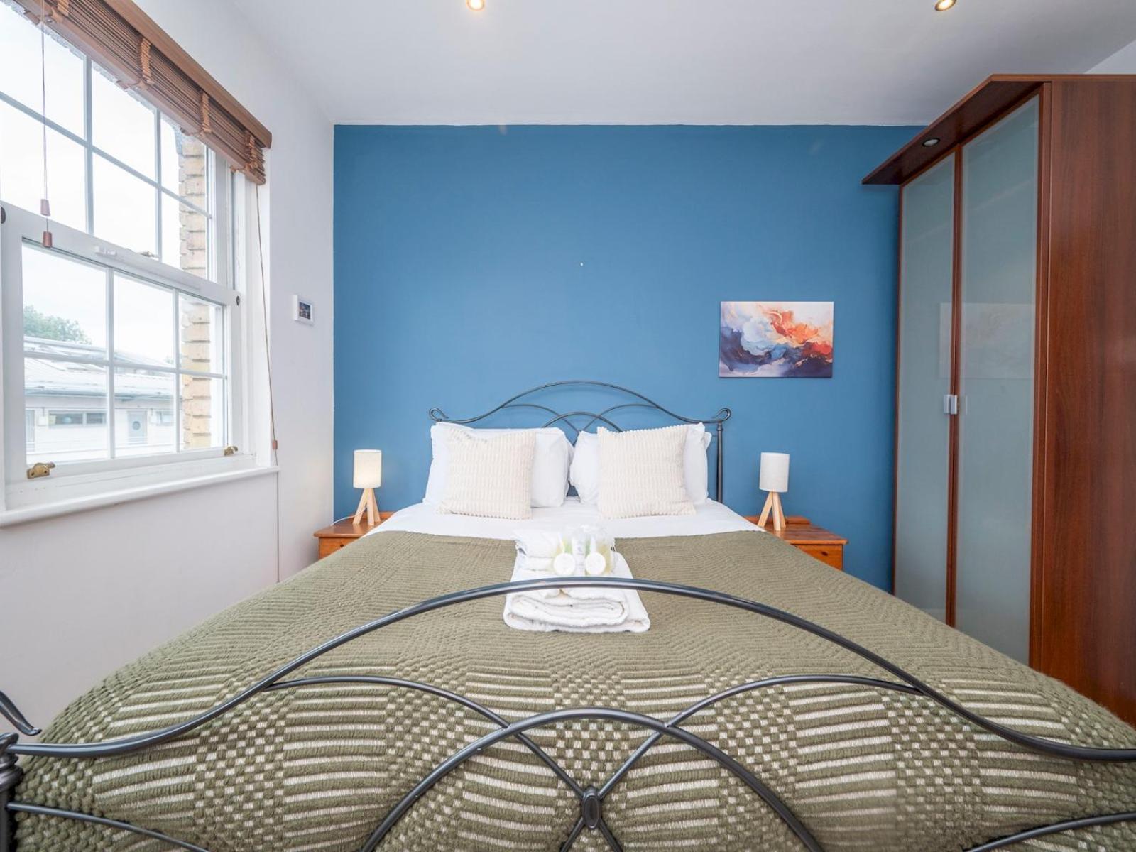 Gated Riverside Se16 With Parking Pass The Keys Apartment *