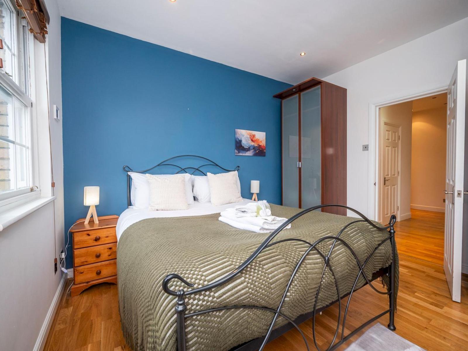 Gated Riverside Se16 With Parking Pass The Keys London