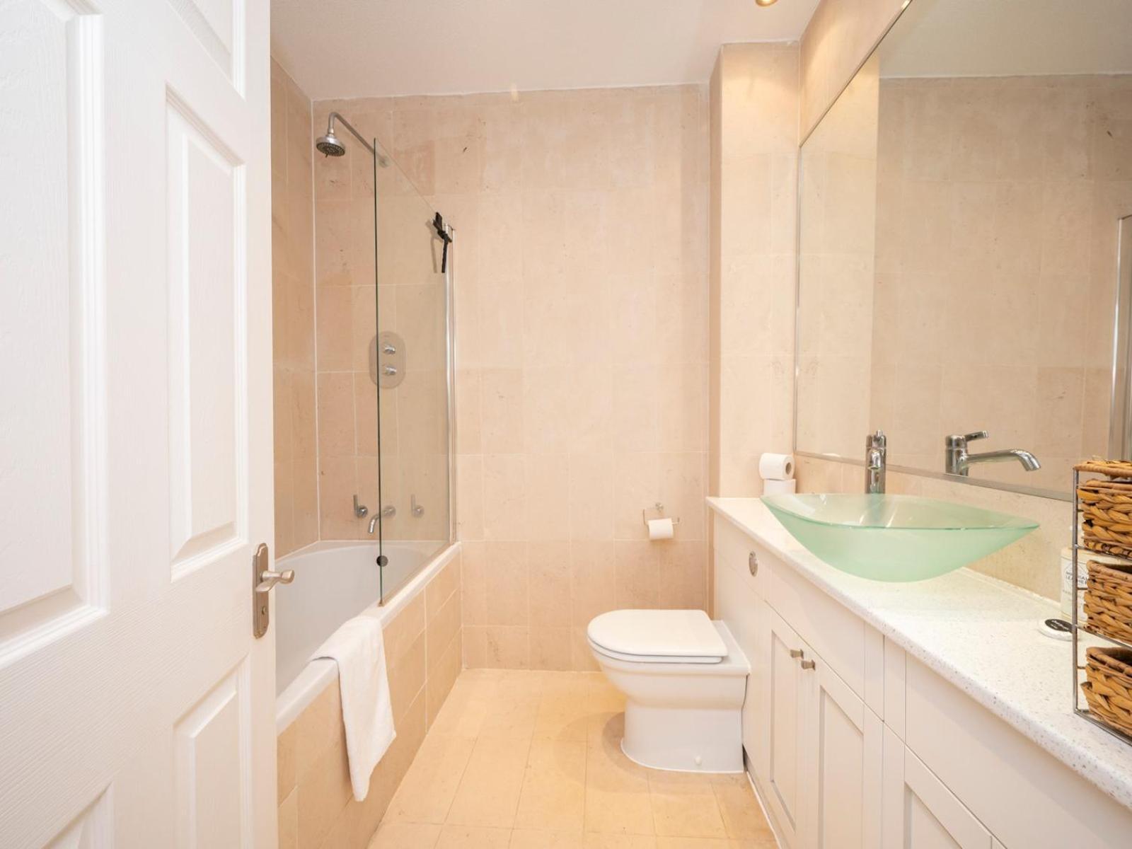 Gated Riverside Se16 With Parking Pass The Keys *