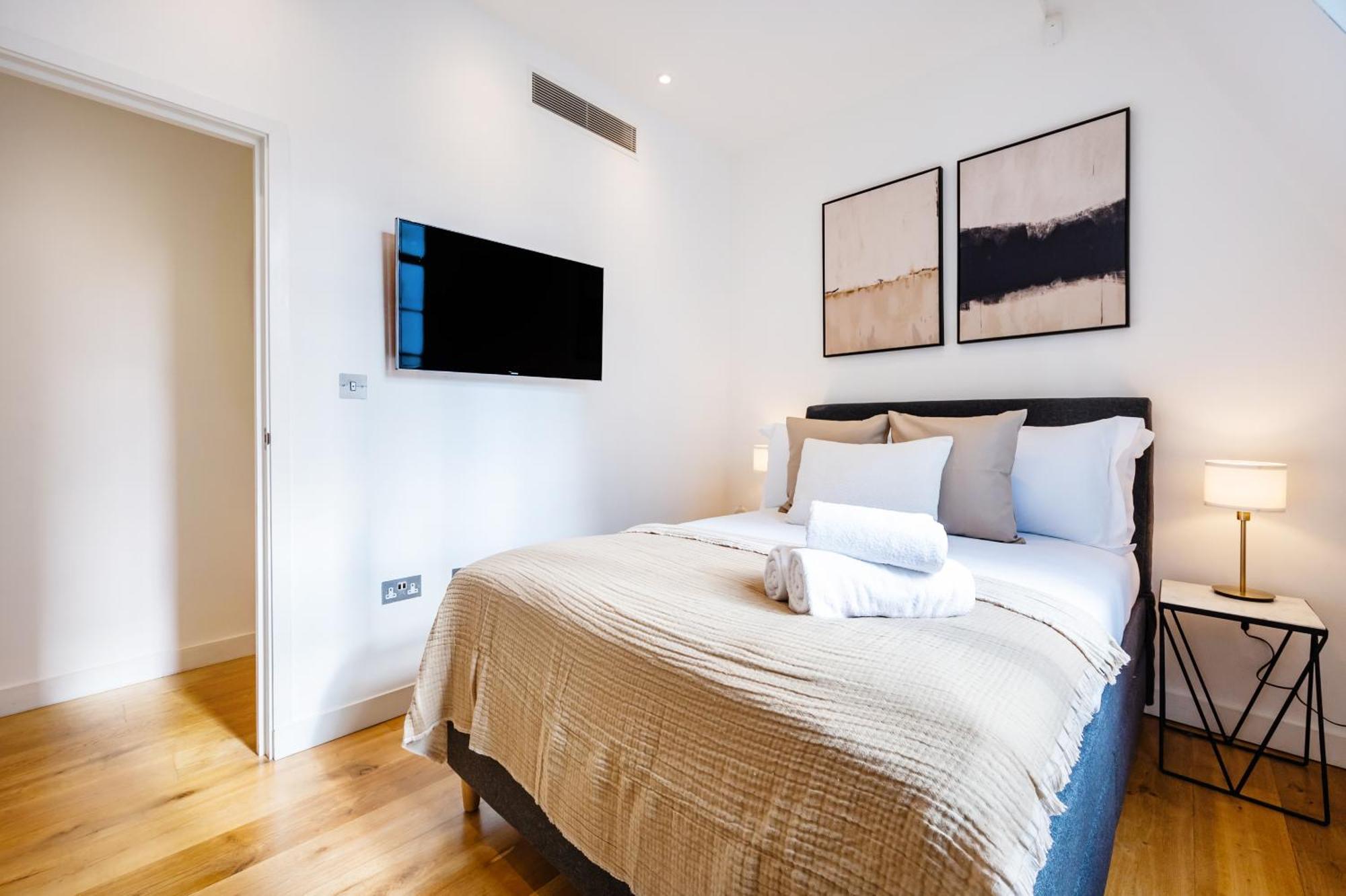 Luxury Aircon 3 Bedr, 4 Beds, 2 Bath Trafalgar Sq