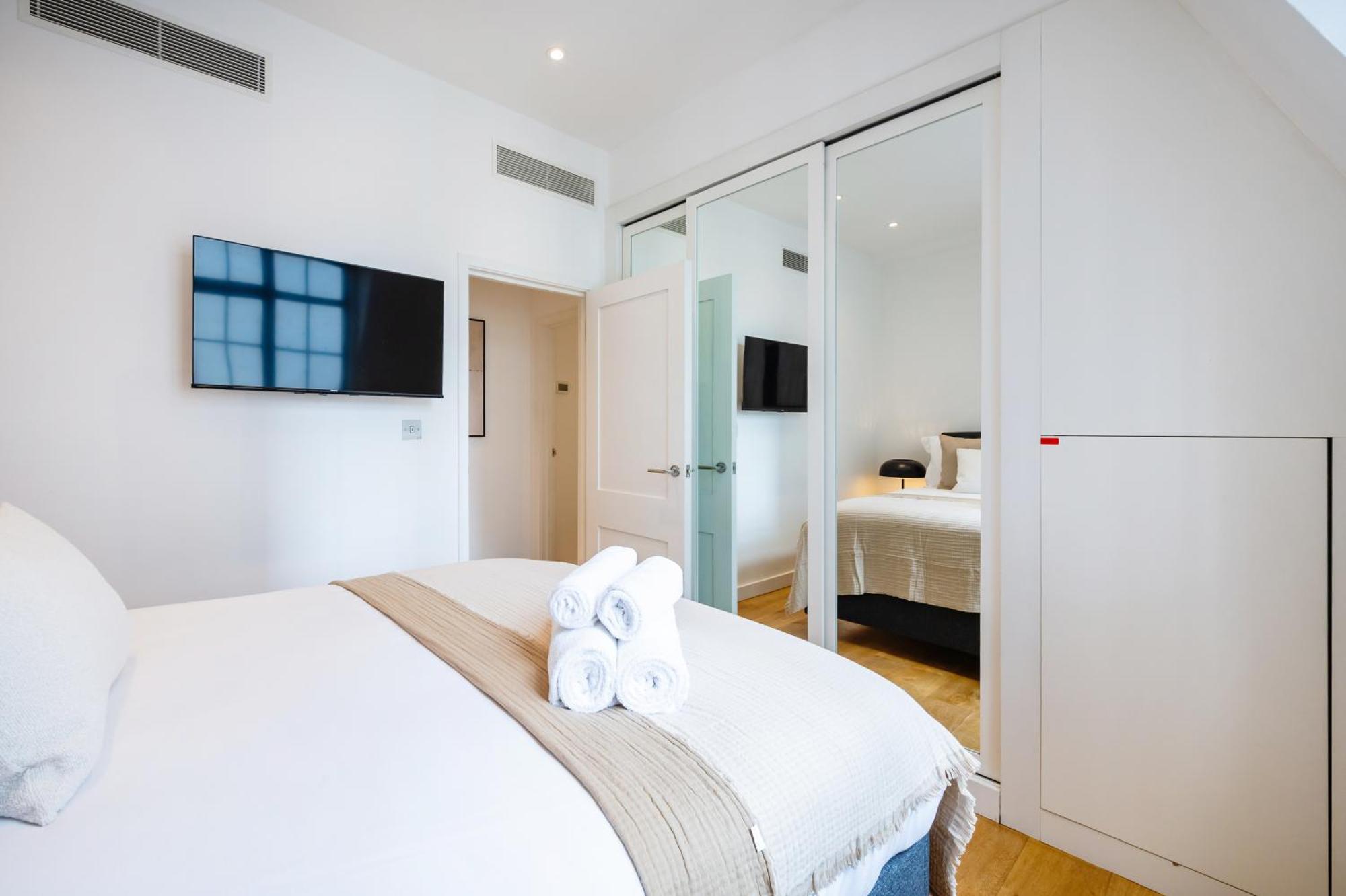 Apartment Luxury Aircon 3 Bedr, 4 Beds, 2 Bath Trafalgar Sq *