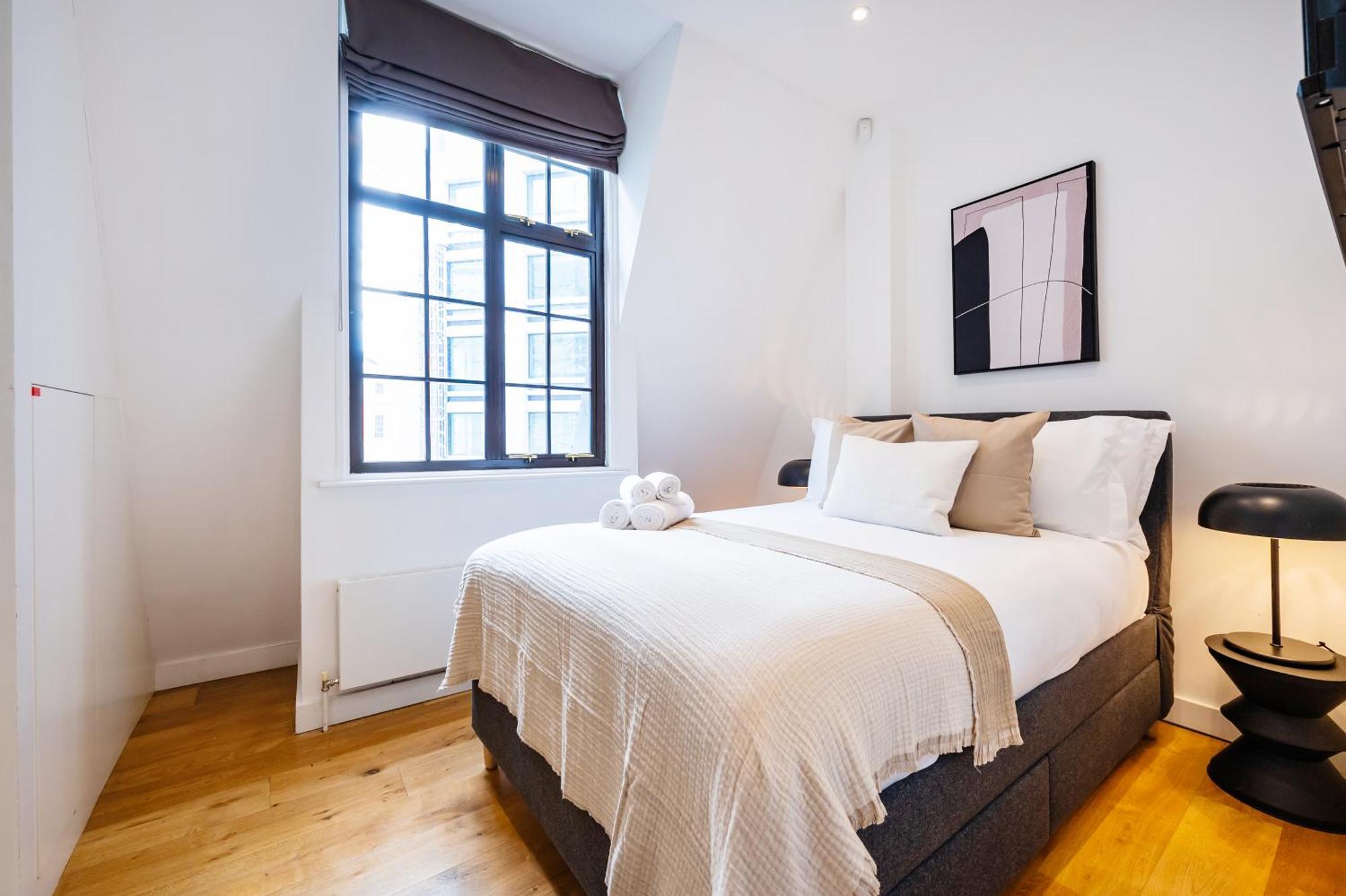 Luxury Aircon 3 Bedr, 4 Beds, 2 Bath Trafalgar Sq Apartment