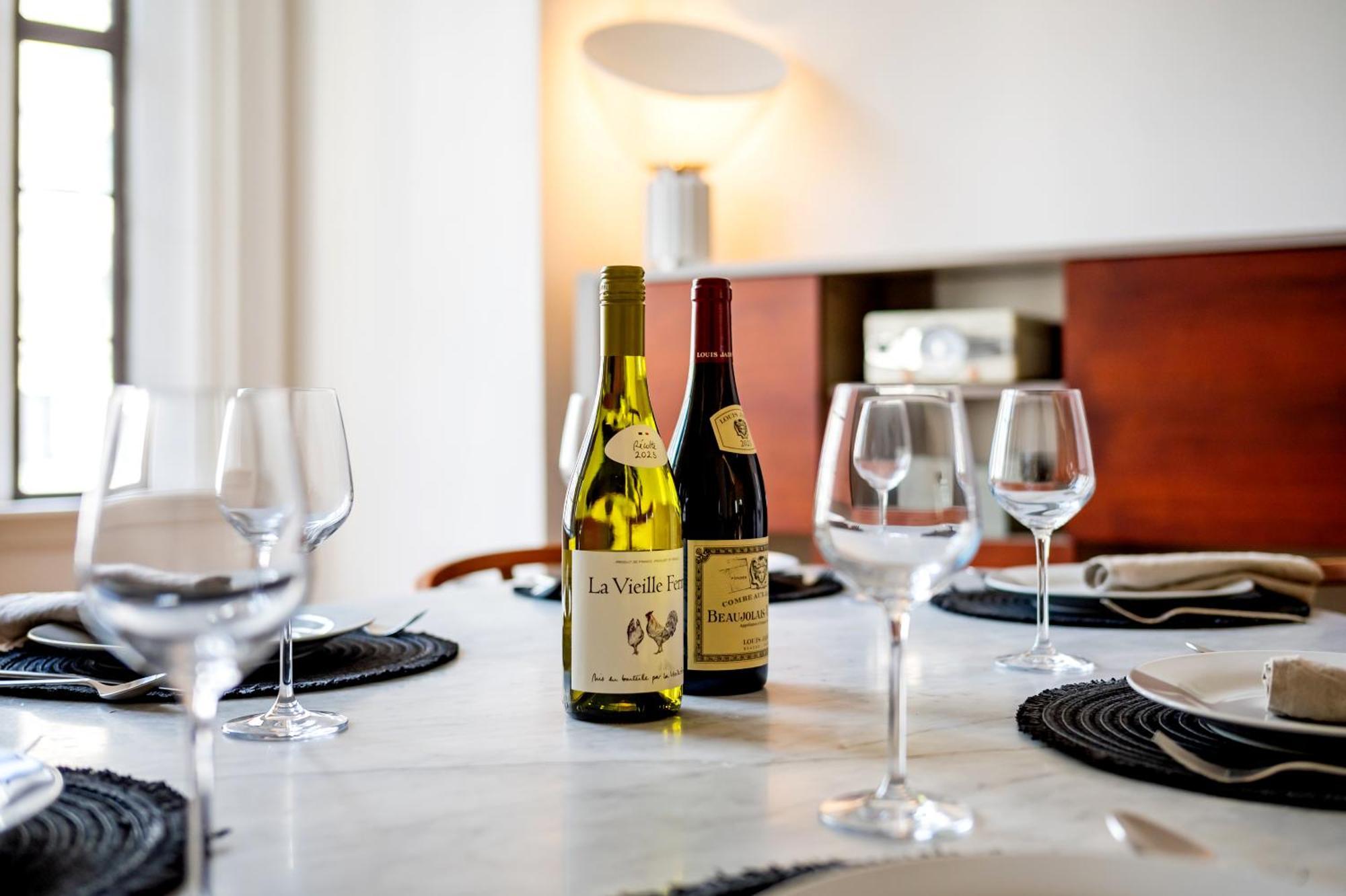 Luxury Aircon 3 Bedr, 4 Beds, 2 Bath Trafalgar Sq Apartment *