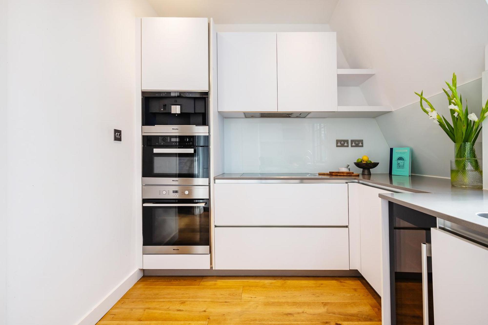 Luxury Aircon 3 Bedr, 4 Beds, 2 Bath Trafalgar Sq * London