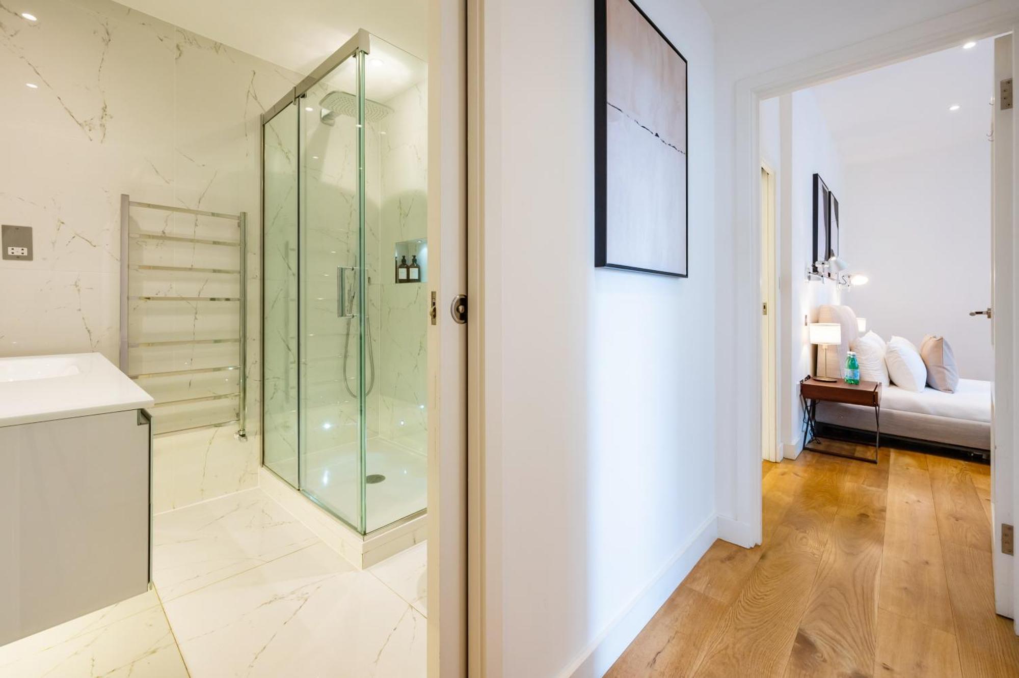 Luxury Aircon 3 Bedr, 4 Beds, 2 Bath Trafalgar Sq Apartamento