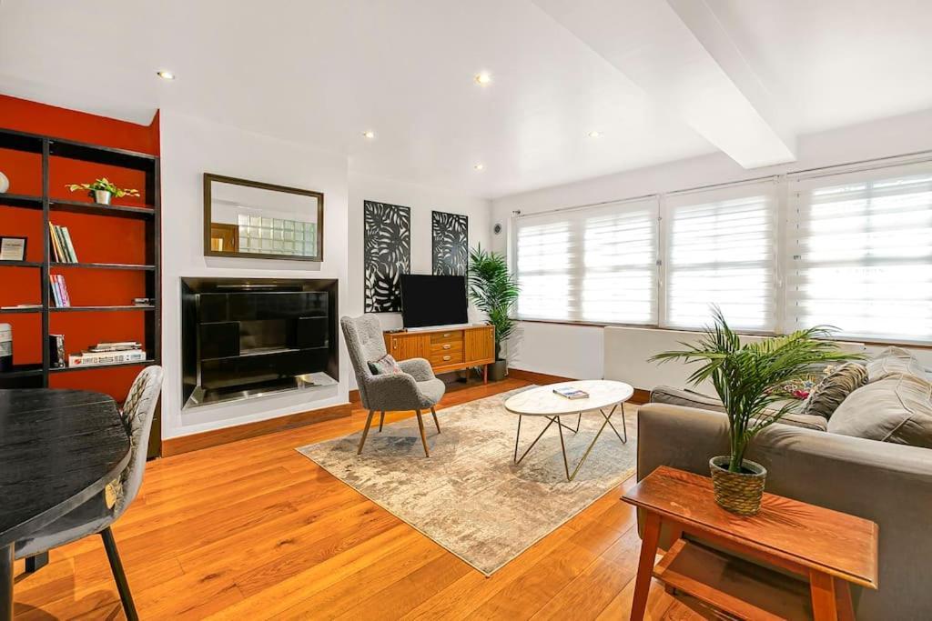 Stylish Next To Paddington Station London