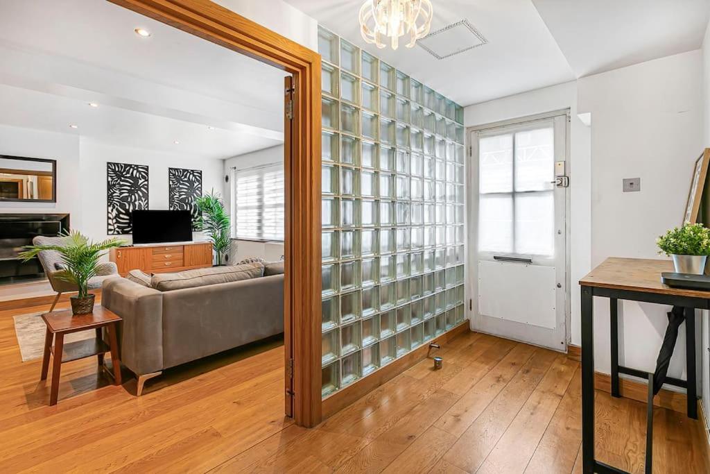 Stylish Next To Paddington Station Apartment