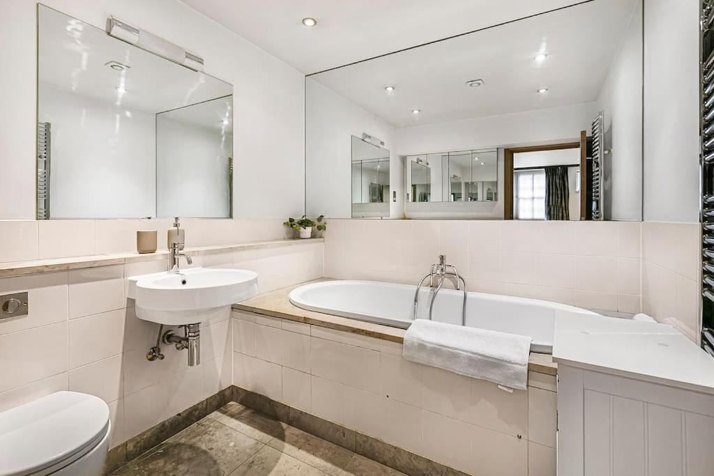 Stylish Next To Paddington Station Apartment London