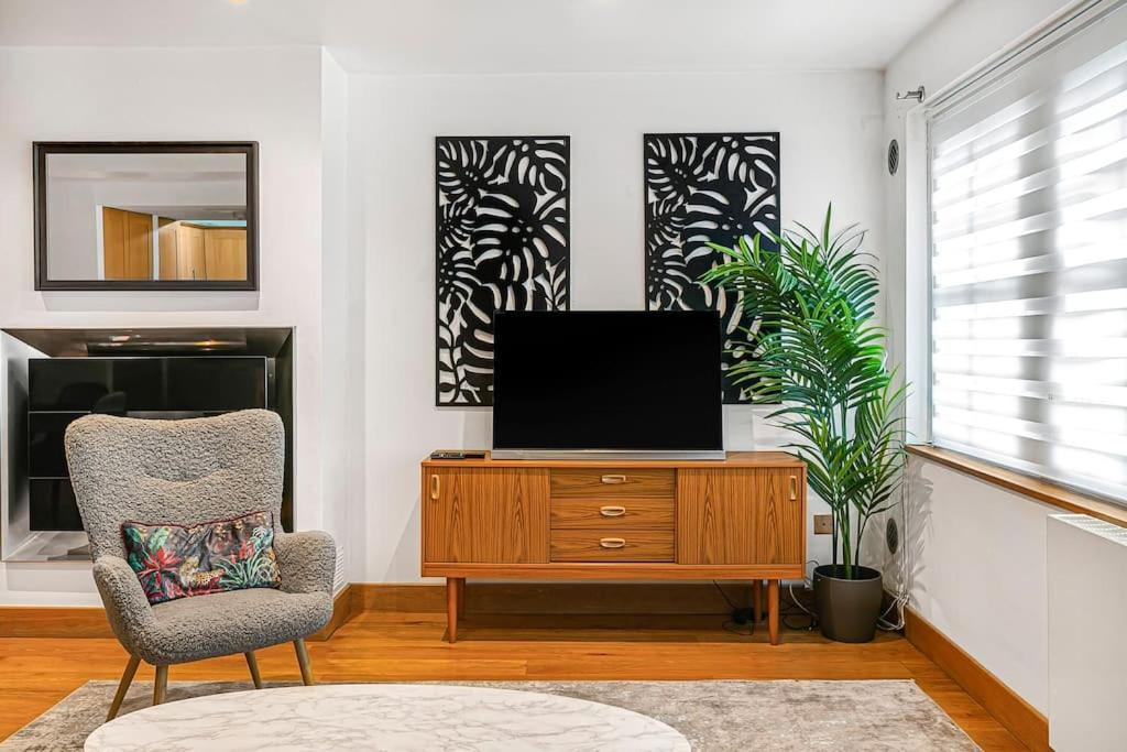 Stylish Next To Paddington Station