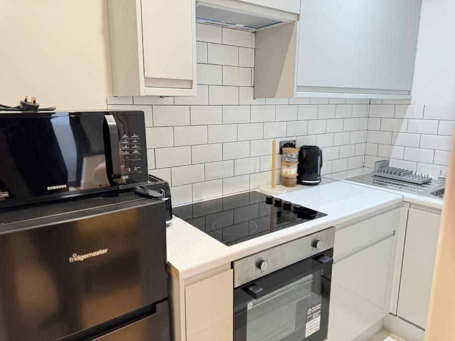 Chic E10 Apartment