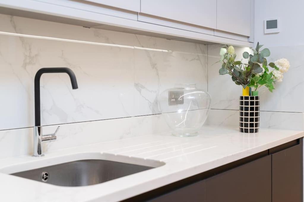 Luxaway Mews House St Johns Wood - Sleeps Up To 11 *