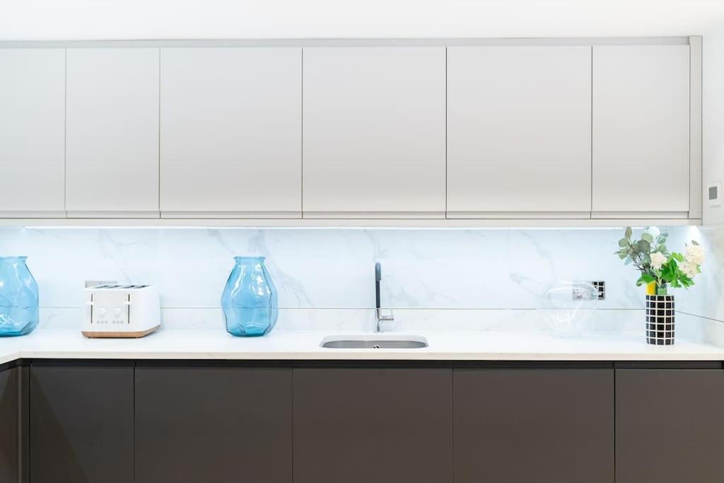 Holiday home Luxaway Mews House St Johns Wood - Sleeps Up To 11