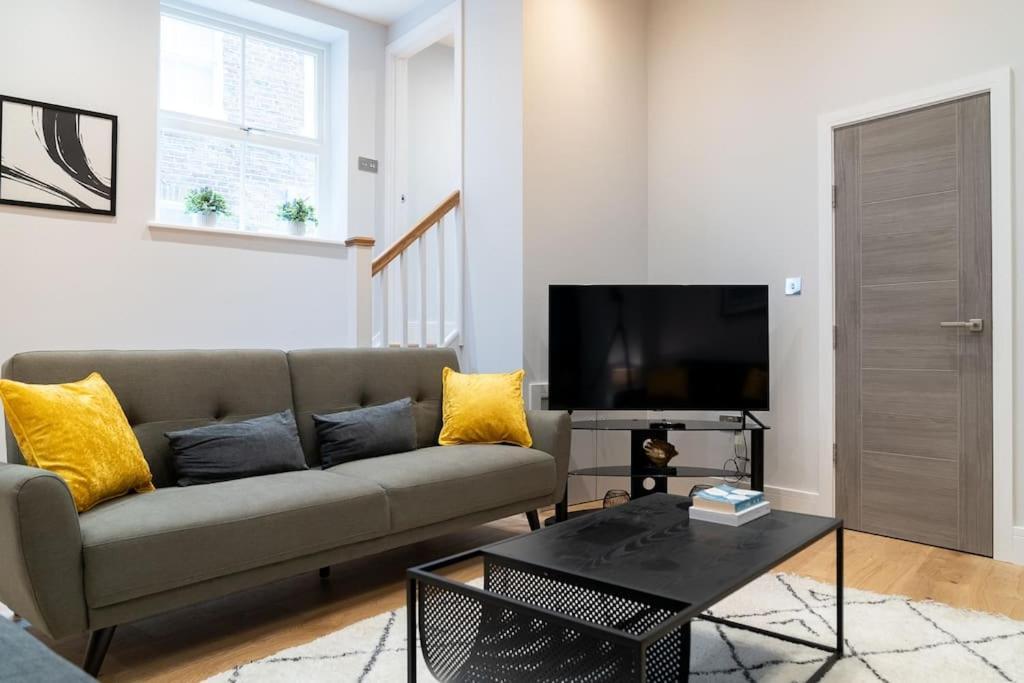 Luxaway Mews House St Johns Wood - Sleeps Up To 11 * London