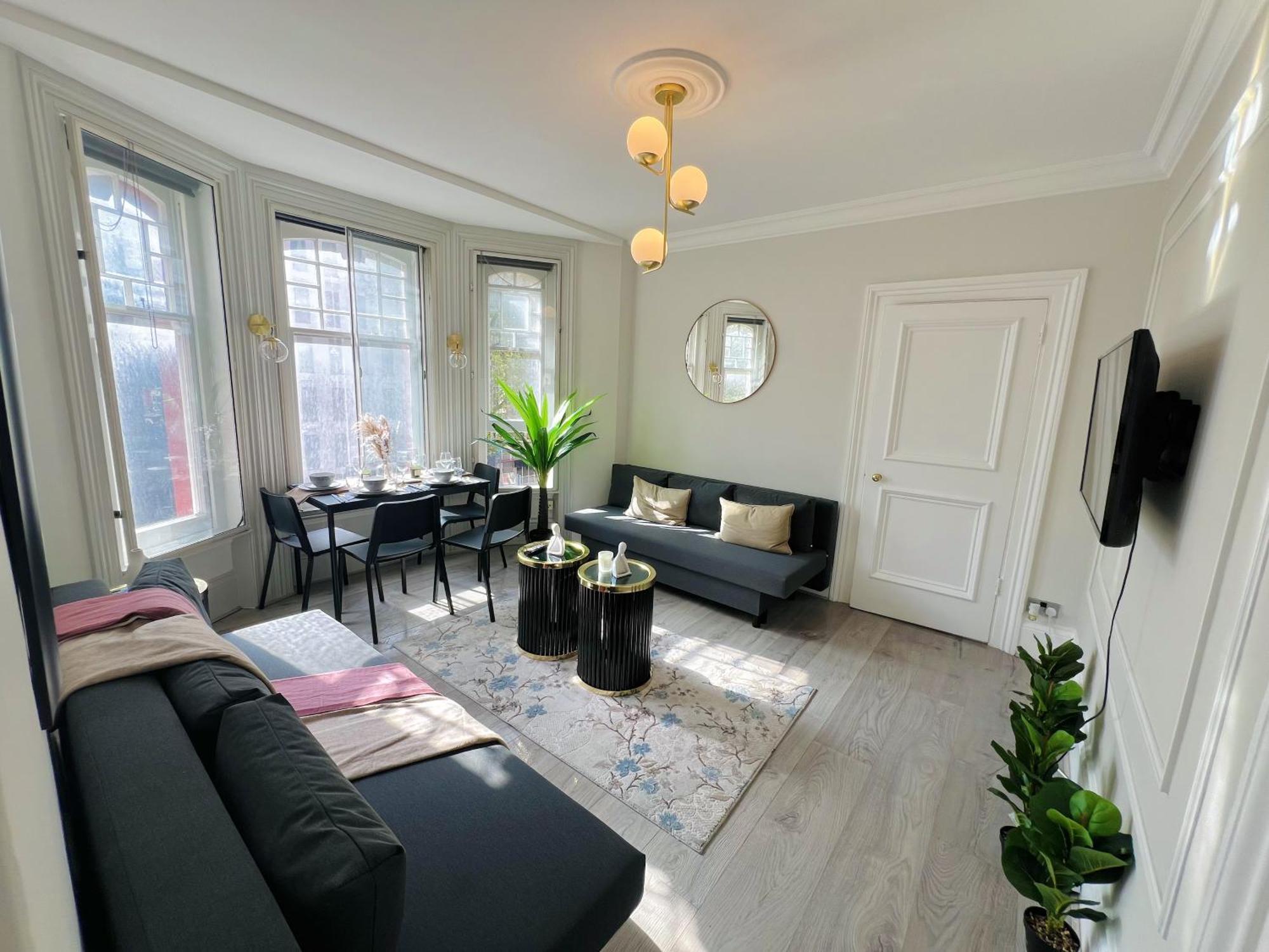 Apartment Mansion In London