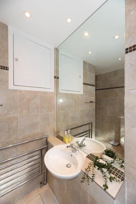 Discover 2 Bedroom In Kensington Apartment London