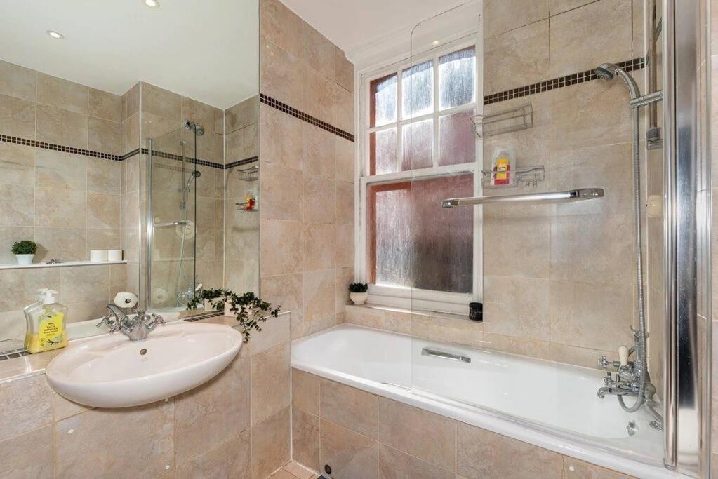 Apartment Discover 2 Bedroom In Kensington *