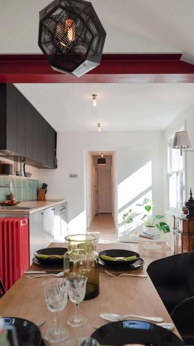 Stylish & Spacious! A Victorian House In Zone 1! Apartamento *
