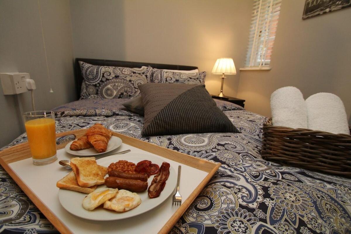 Molesey Apartment London
