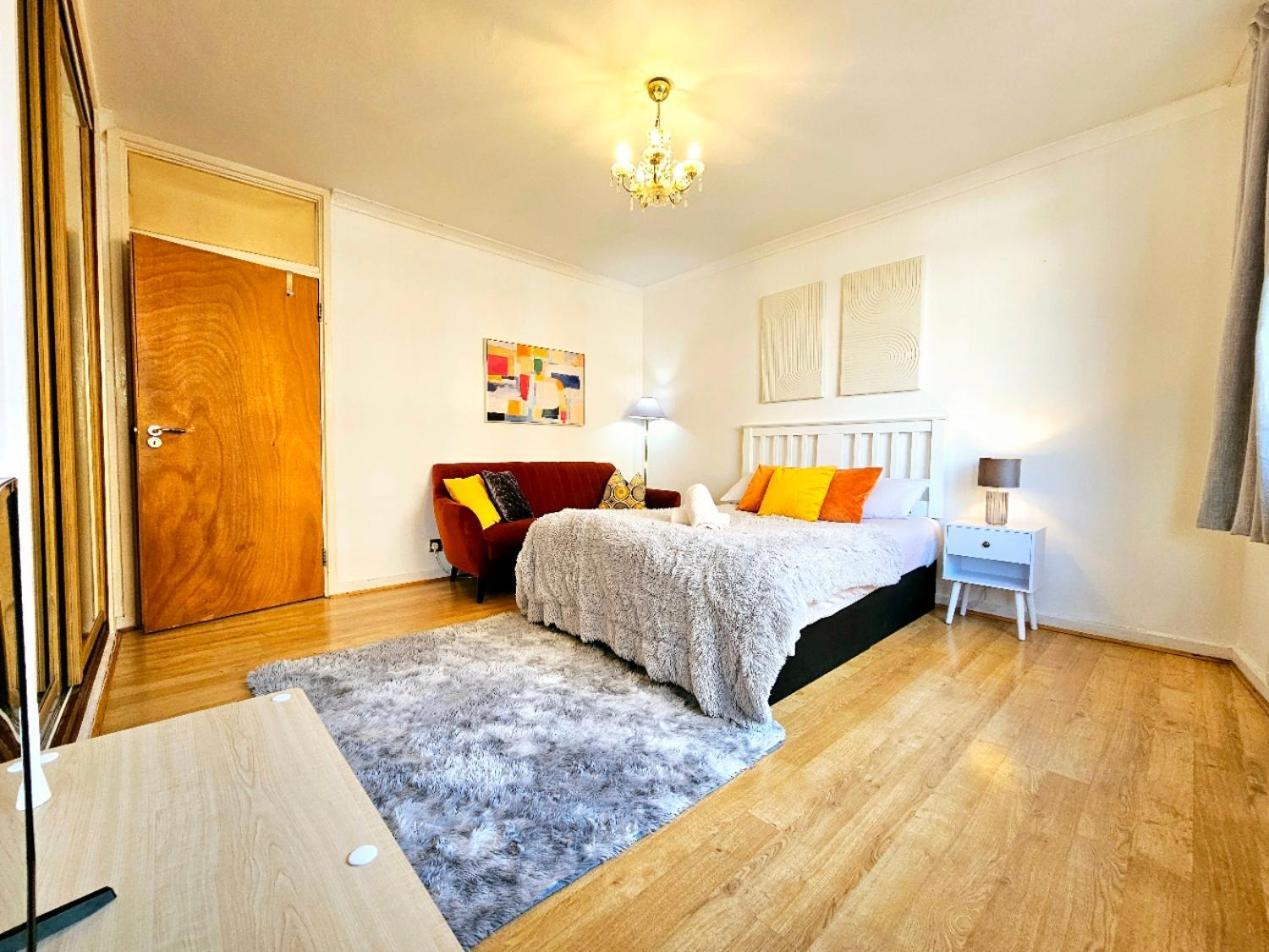 Bright & Spacious In Building With Lift, Right Next To Bayswater Station - Walk To Kensington Palace, Hyde Park, Little Venice & Notting Hill Apartamento