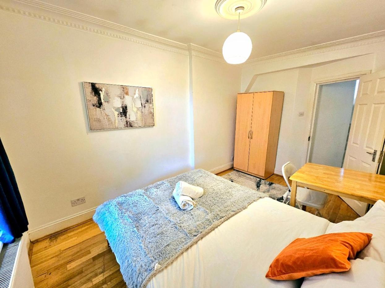 Beautiful Kensington 3 Minutes Walk To Earl's Court Station * London