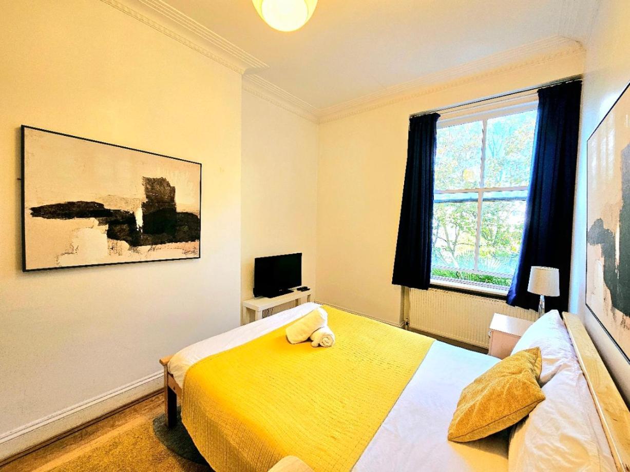 Beautiful Kensington 3 Minutes Walk To Earl's Court Station Apartment *