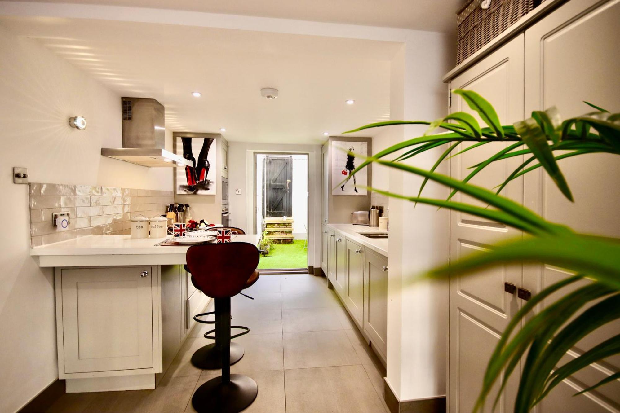 Victoria Belgravia Townhouse Apartment *