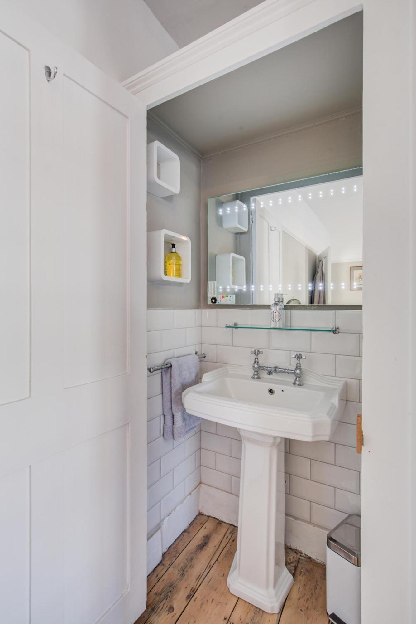 Victoria Belgravia Townhouse Apartment *
