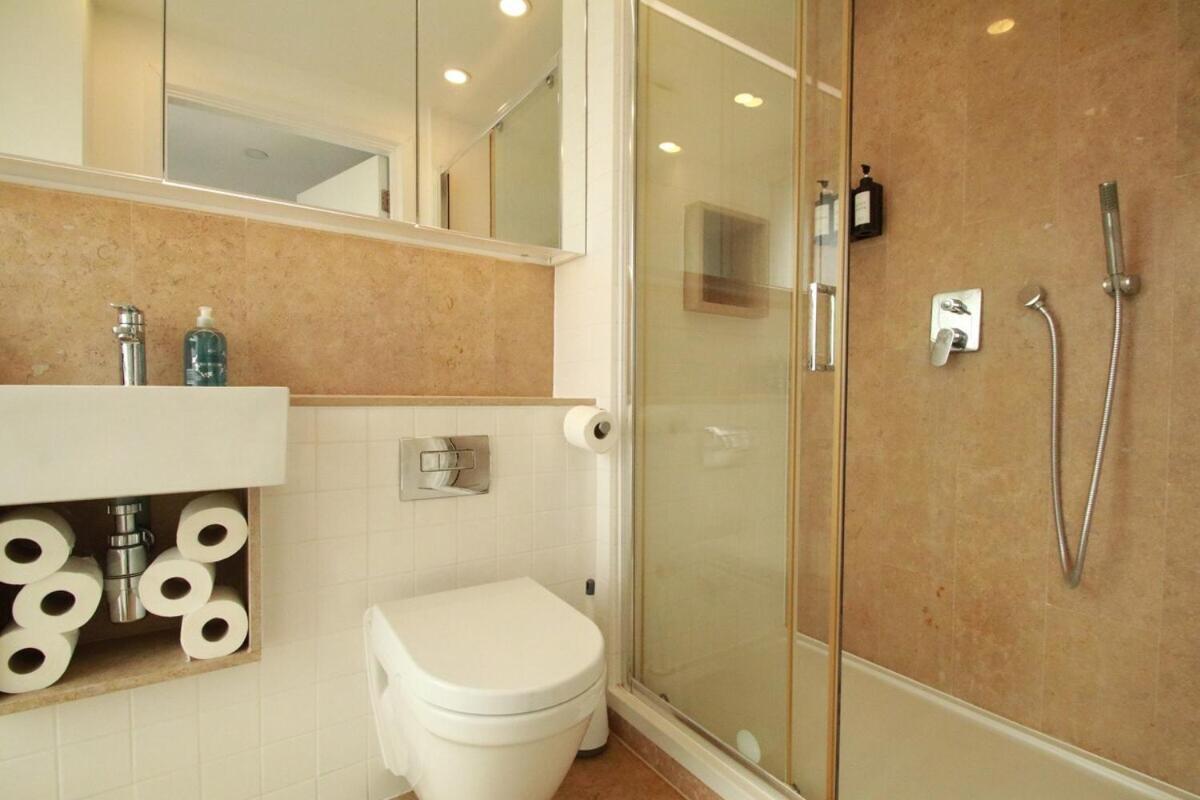 Ft6 Penthouse Homestay London