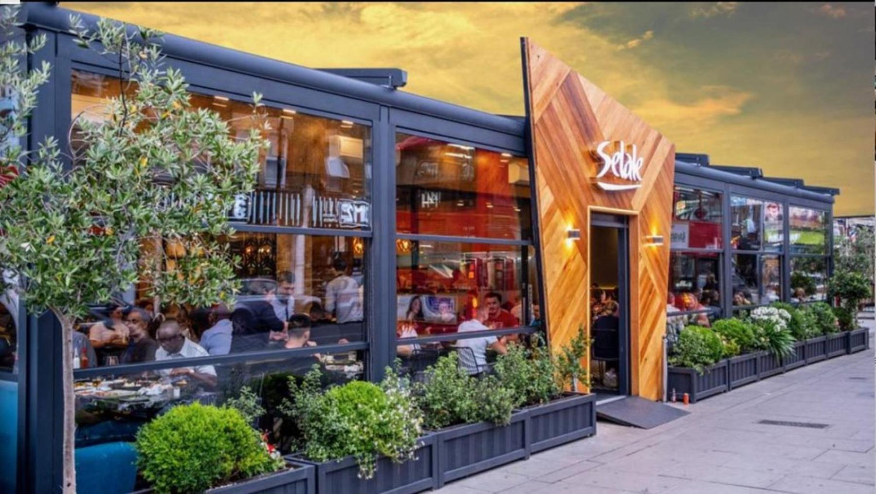 Unwind In Style 2br With Cozy Backyard For Groups Apartment London