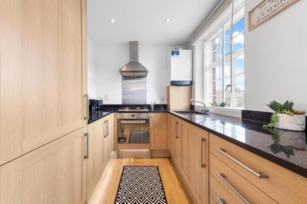 Modern 2 Bed 2 Bathroom Clapham *