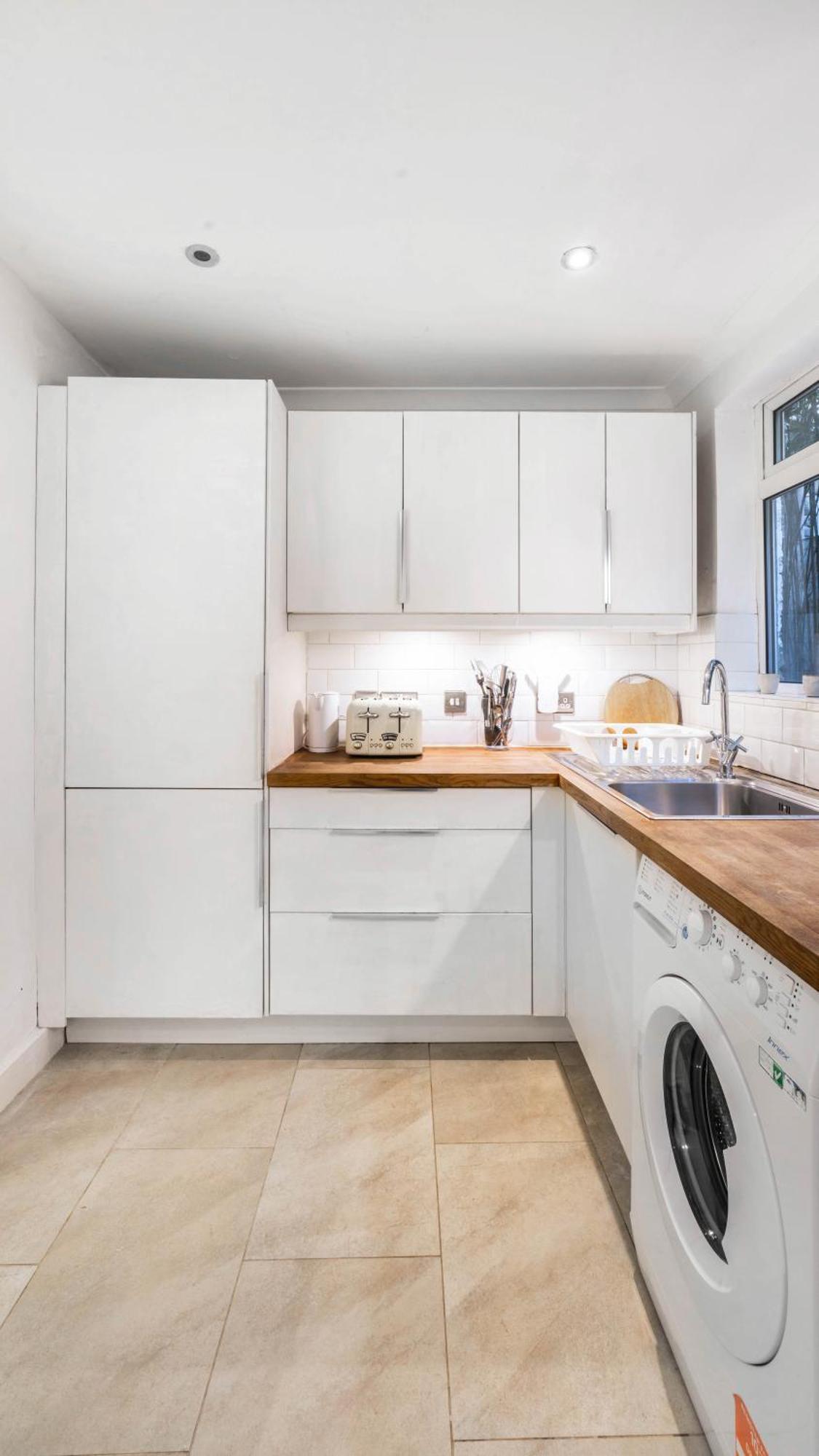 Spacious 2-bed Ground Floor Flat With Private Garden Apartamento