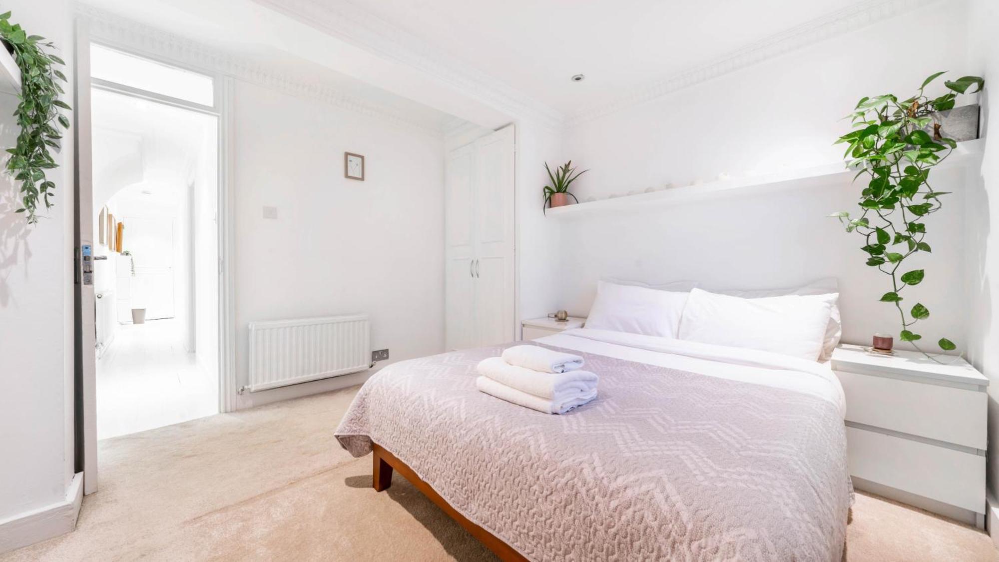 Spacious 2-bed Ground Floor Flat With Private Garden Apartamento *