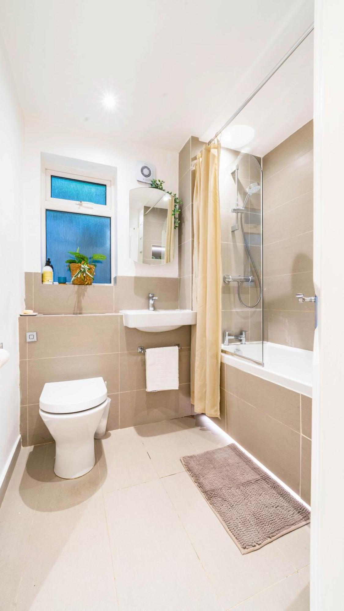 Spacious 2-bed Ground Floor Flat With Private Garden * Londres