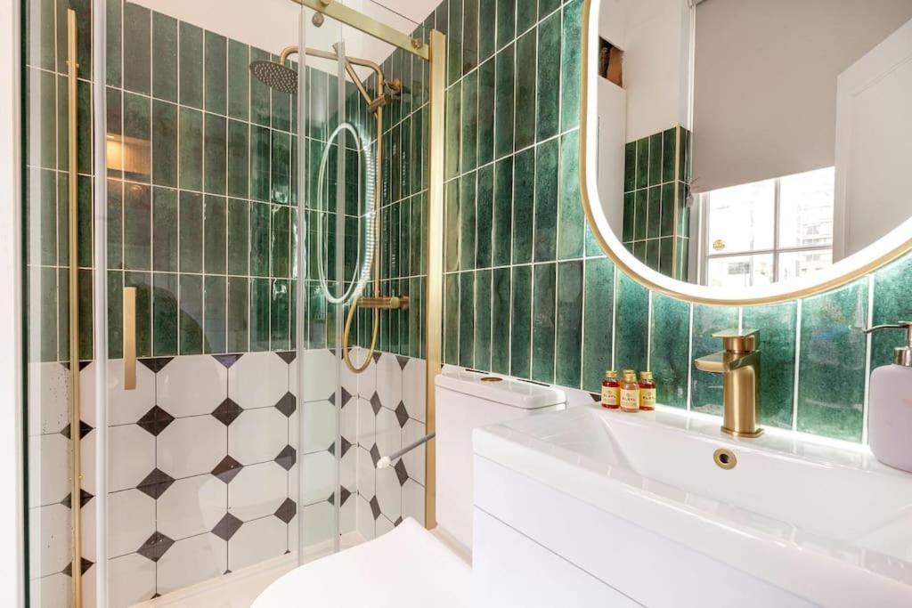 Luxurious Near Paddington St - 4 * London