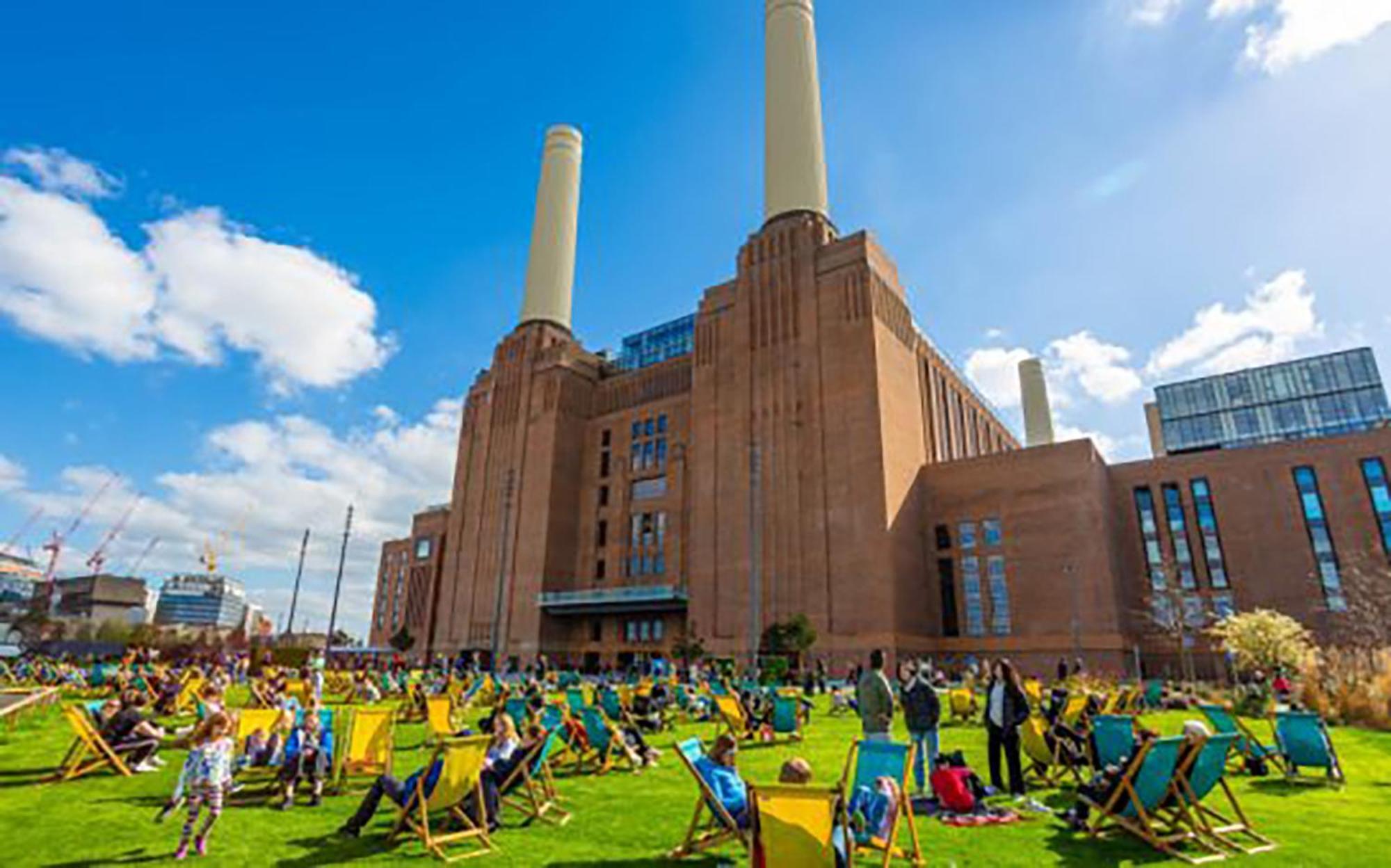Apartment Elegant 3-bedroom Penthouse With A Private Terrace, Lift Access, And Free Wi-fi, Located In Battersea, Nine Elms