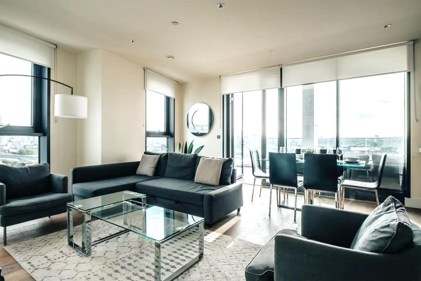 Elegant 3-bedroom Penthouse With A Private Terrace, Lift Access, And Free Wi-fi, Located In Battersea, Nine Elms Apartment