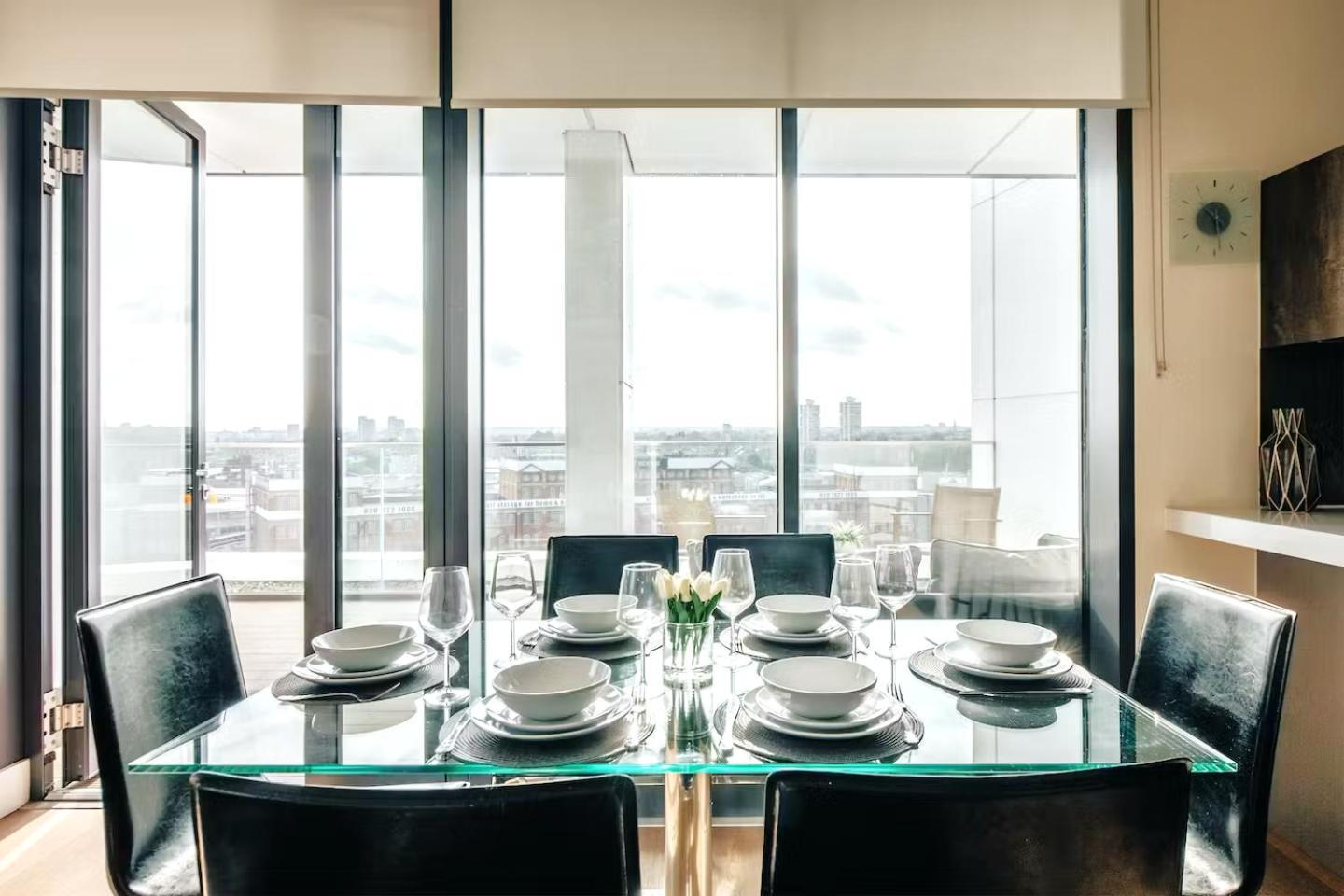 Elegant 3-bedroom Penthouse With A Private Terrace, Lift Access, And Free Wi-fi, Located In Battersea, Nine Elms Apartment London