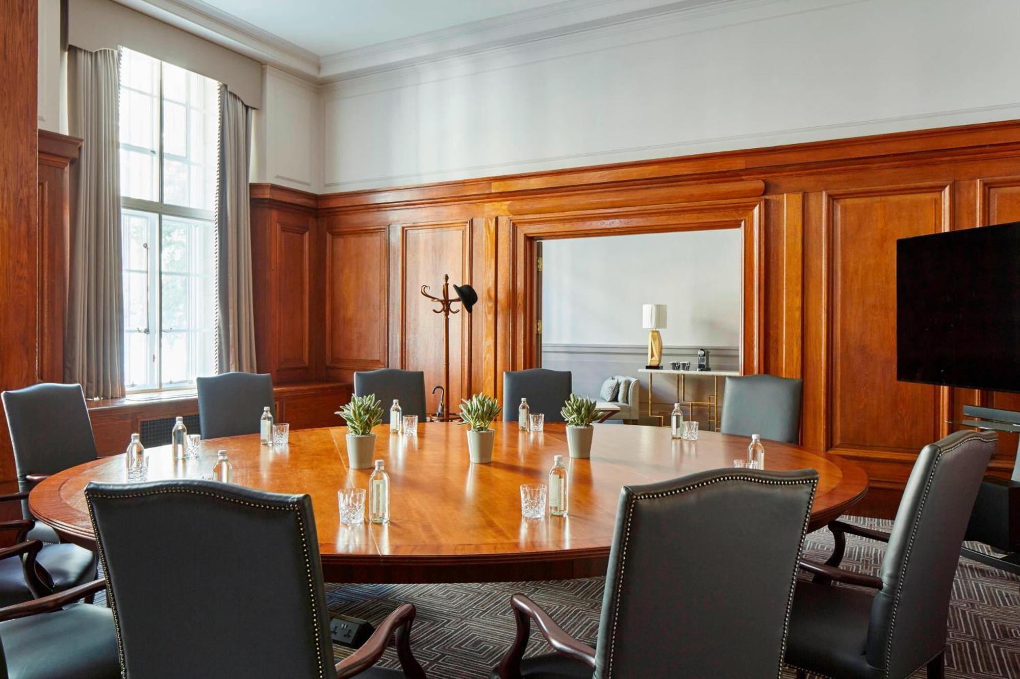 Hotel Marriott County Hall 5*