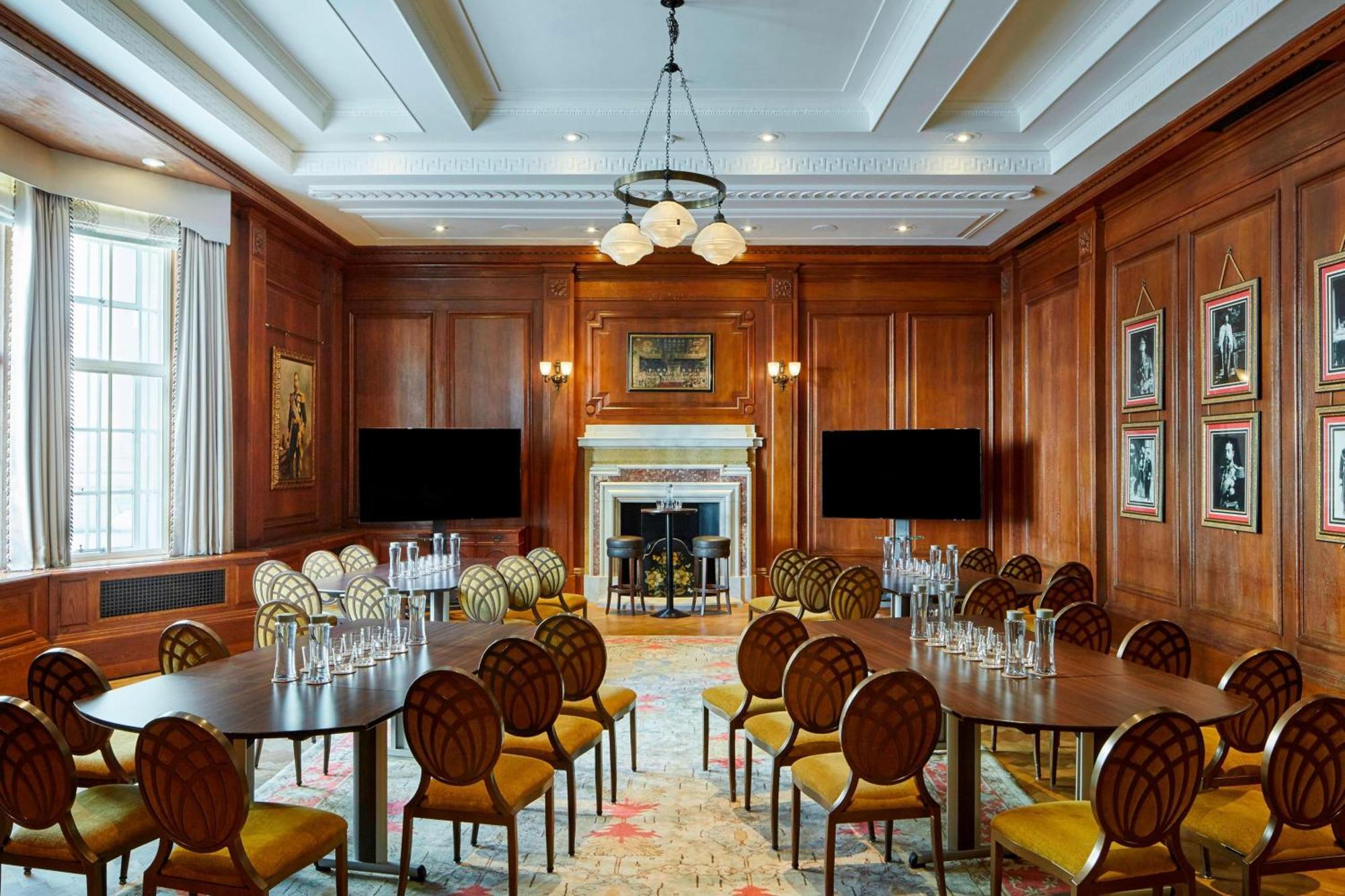 Marriott County Hall Hotel 5*