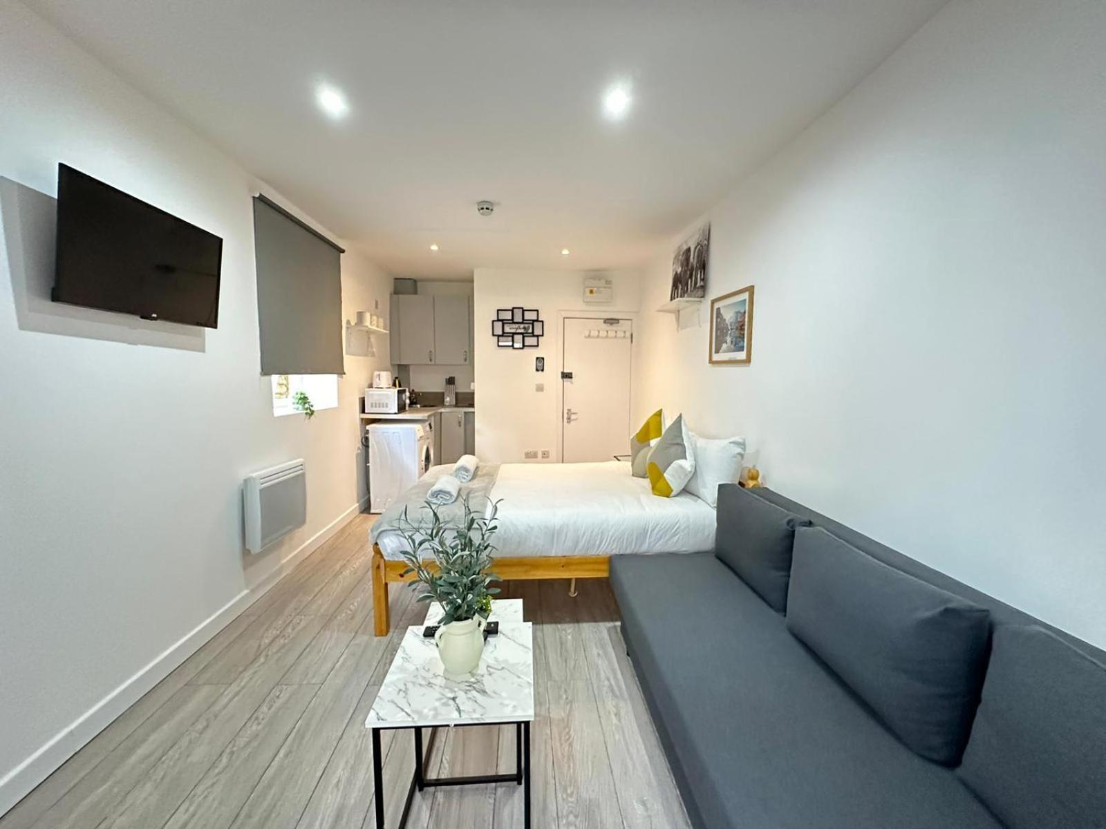 Apartment Affordable Studio In *
