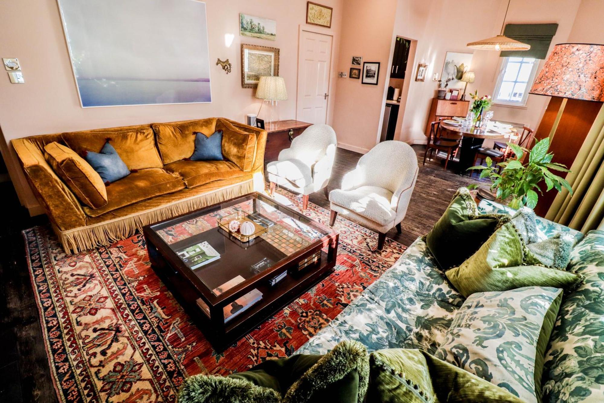 Elegant Flat With Stylish Decor *