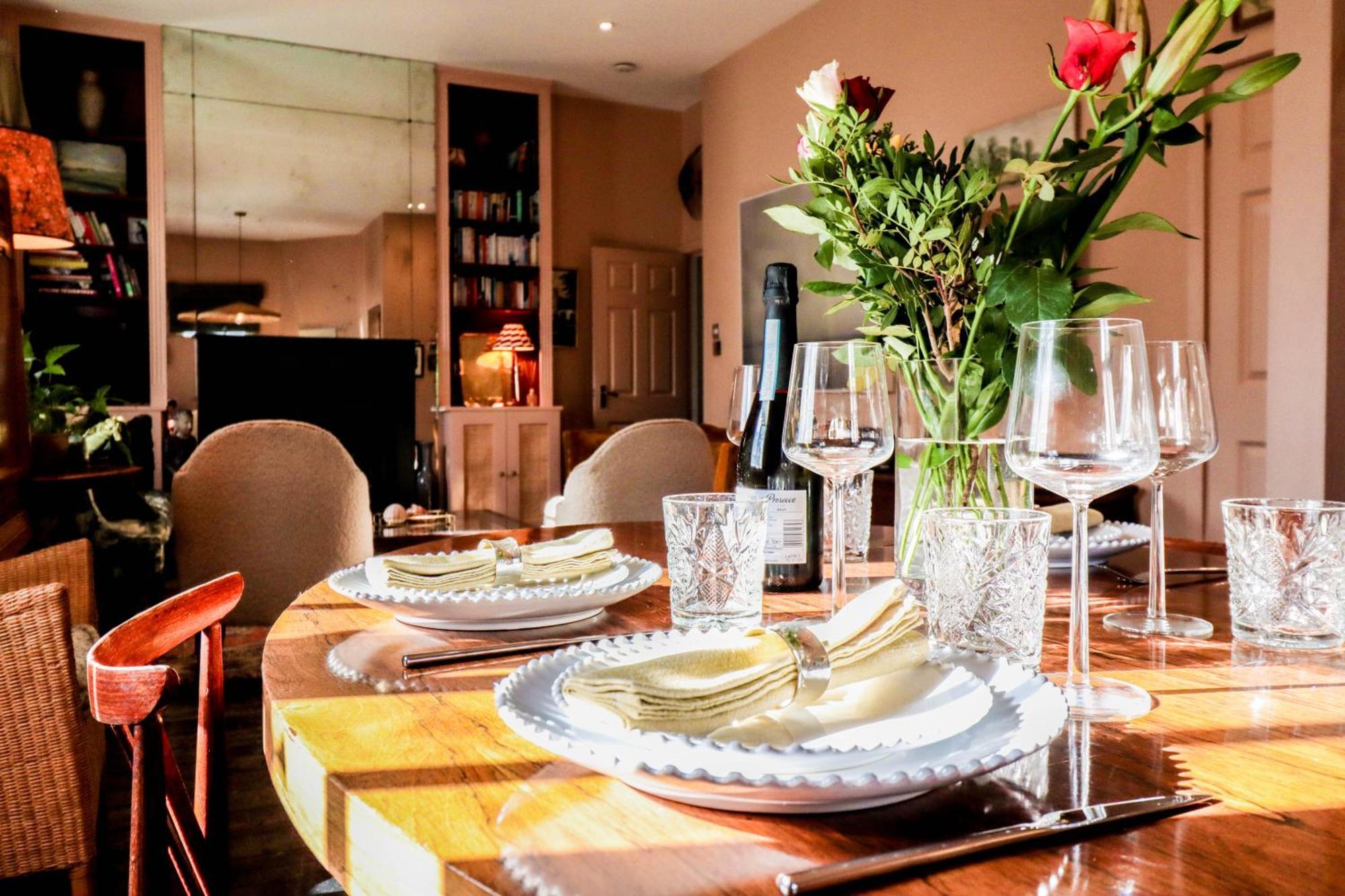 Elegant Flat With Stylish Decor Apartment *