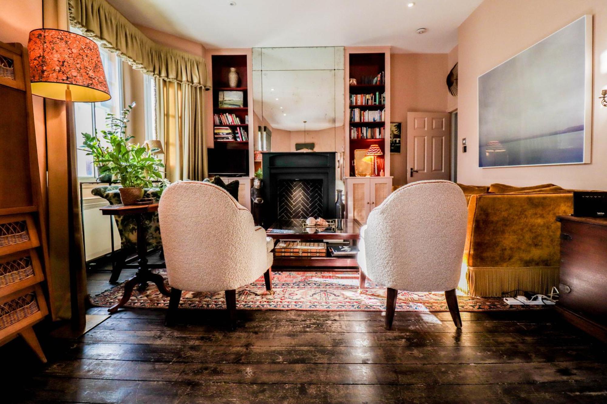 Apartment Elegant Flat With Stylish Decor