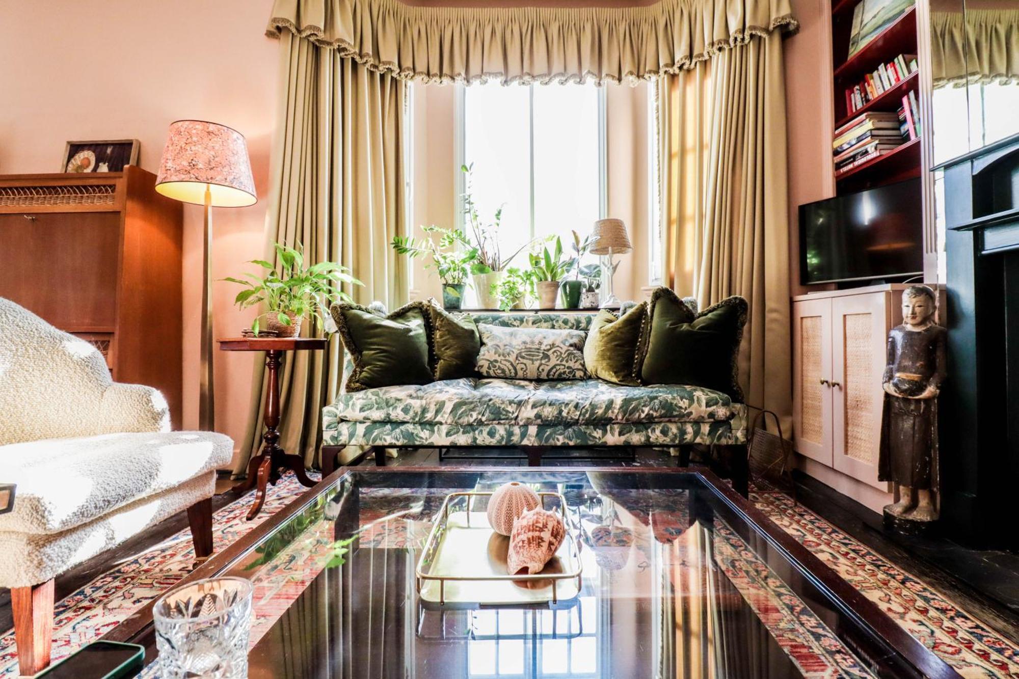 Elegant Flat With Stylish Decor *