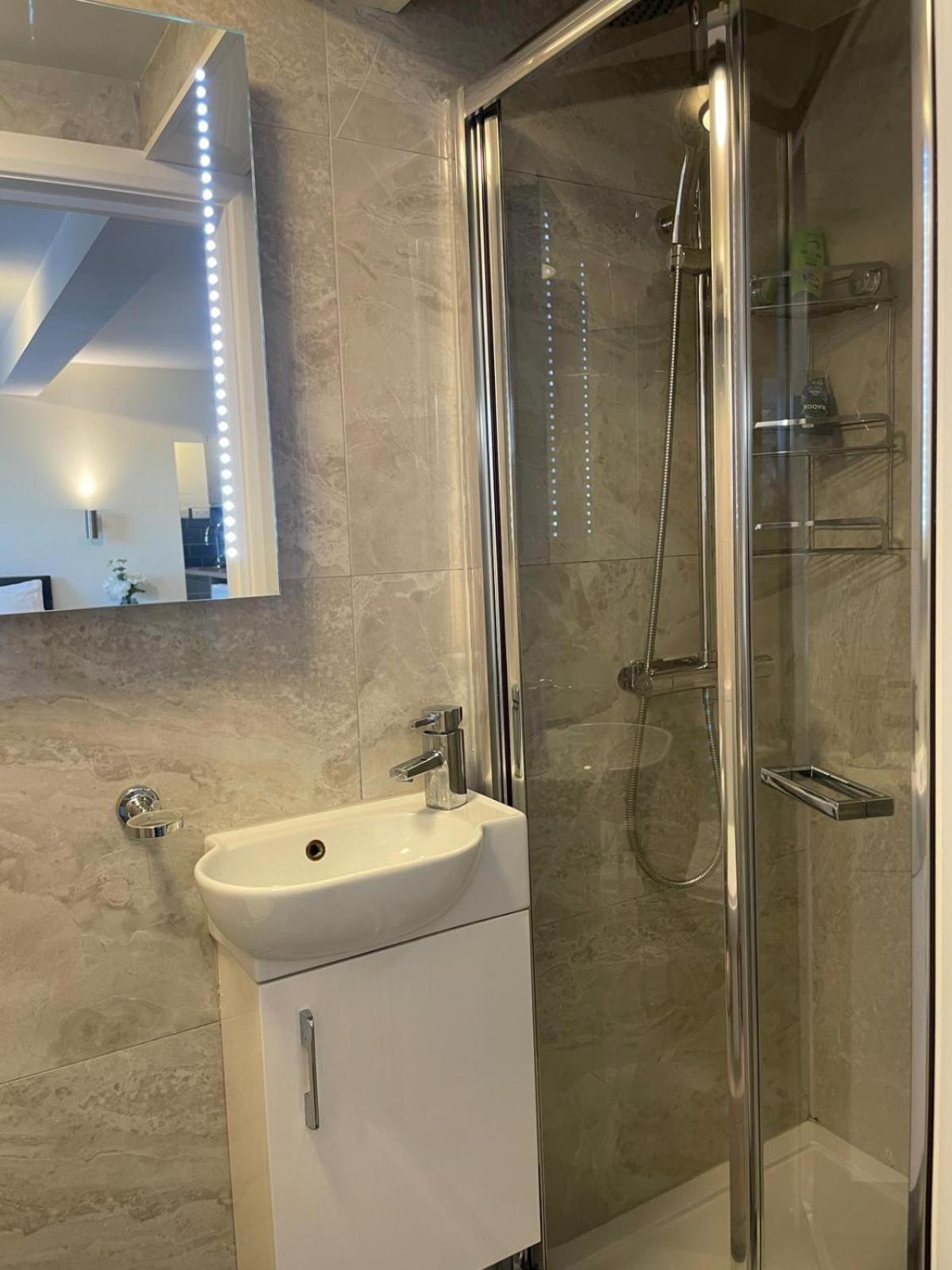 Grays Road - 6 Guest house *