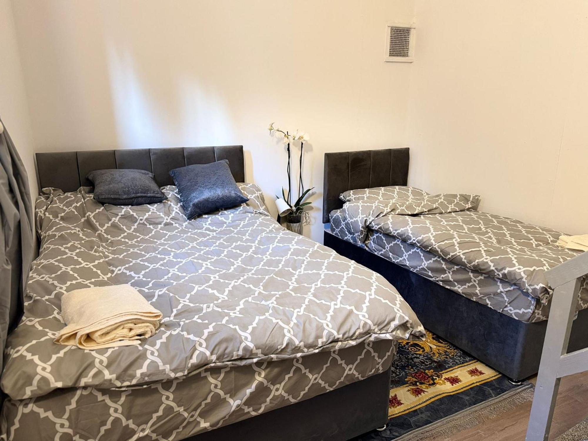 With 3 Beds- 20 Min From Bridge And Gatwick Airport Apartamento Londres