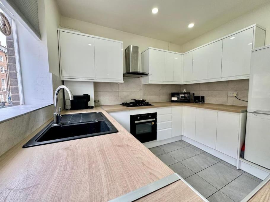 Baker Street Station 2 Bed Apartment London
